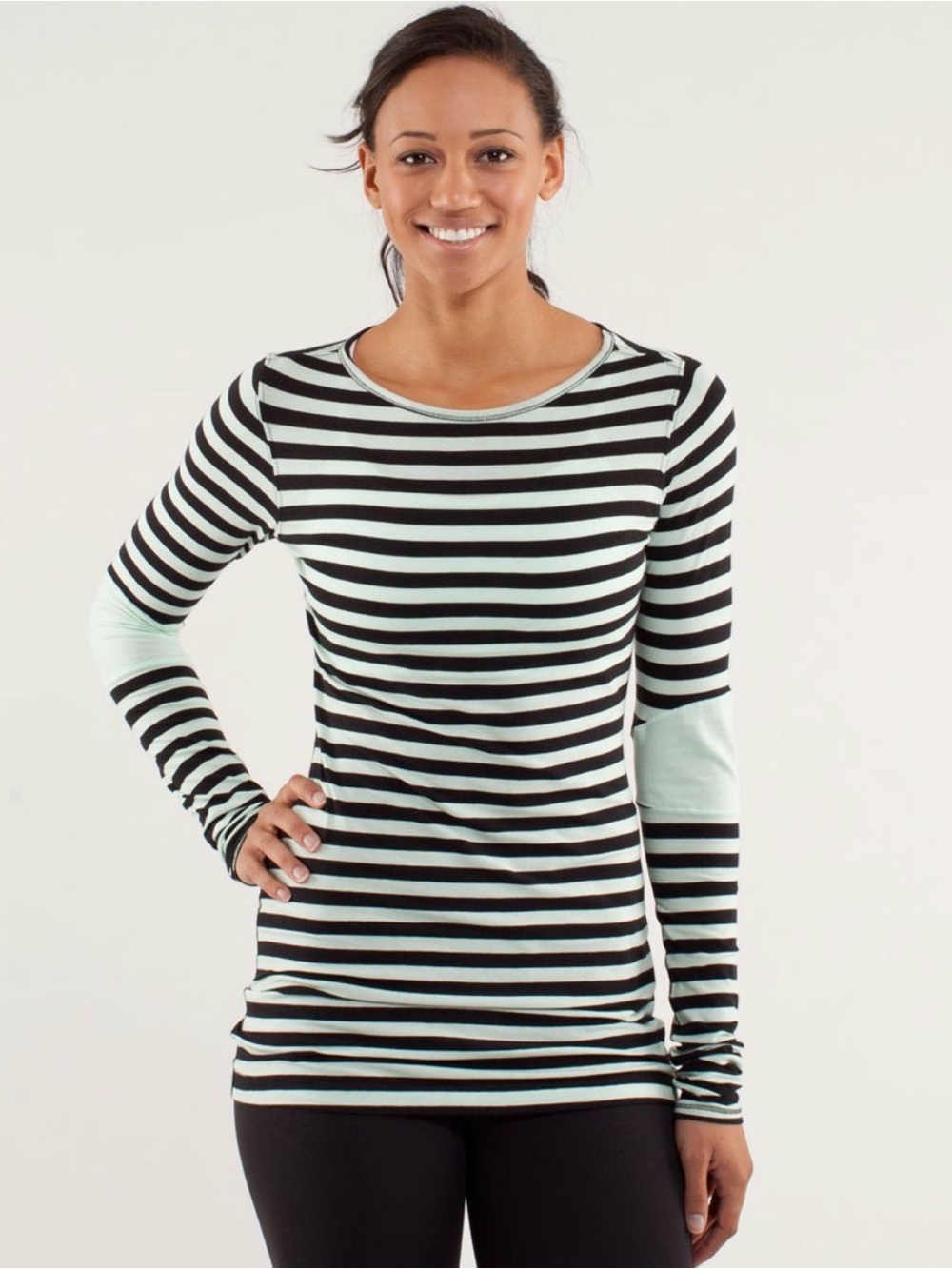 Lululemon🍋 Devotion Long Sleeve Tee
Sea Stripe Mint and Black Size 6